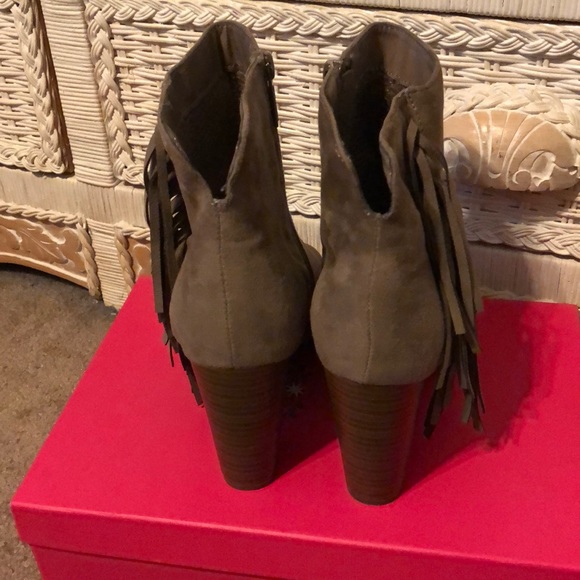 Breckelle’s tan faux suede open toe high heel western fringe booties - Picture 6 of 10
